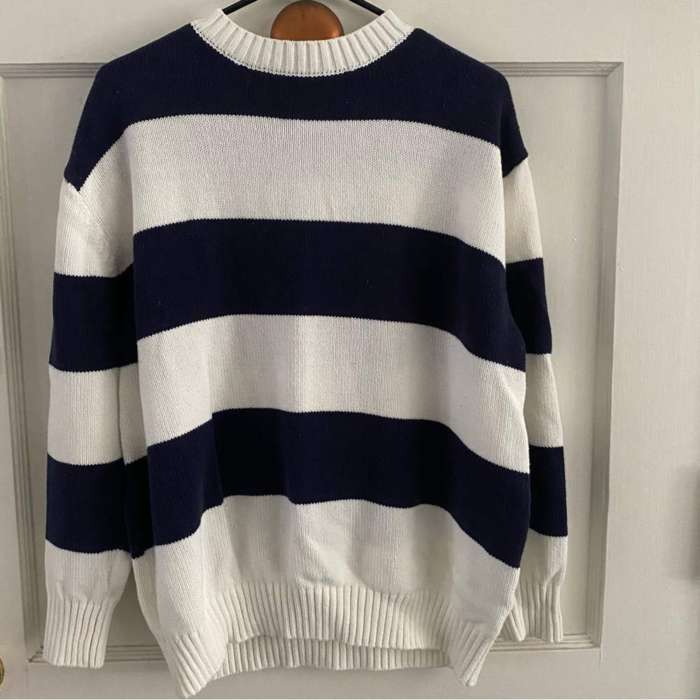 Striped Navy and White Sweater in Women’s Medium